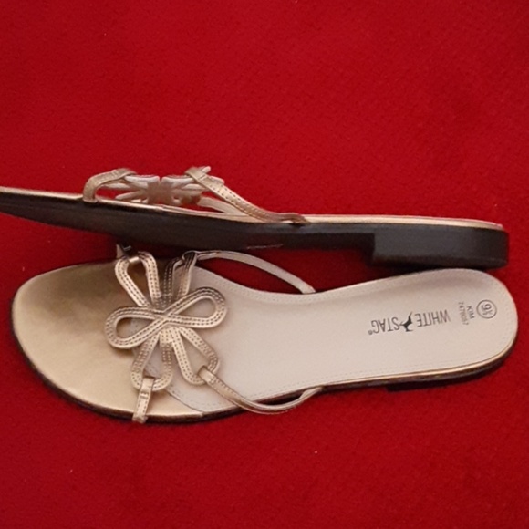 White Stag Gold Sandal. Size 9.5” - Picture 4 of 4